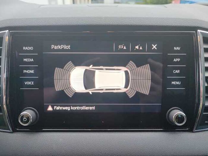 SKODA Karoq 1.5 TSI DSG Style Navi+SHZ+2xKlima+KeyLess
