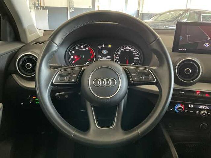 Audi Q2 35 1.5 TFI S-Tronic LED+Navi+SHZ+2xKlima+Kam. Basis