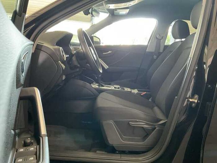 Audi Q2 35 1.5 TFI S-Tronic LED+Navi+SHZ+2xKlima+Kam. Basis